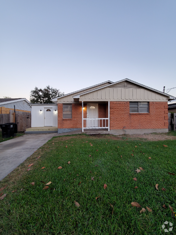 Building Photo - 3708 Arkansas Ave Rental