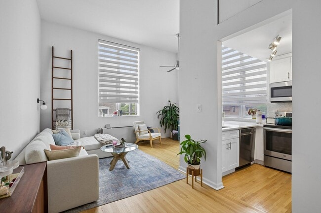 Building Photo - 450 7th St Unit 2D