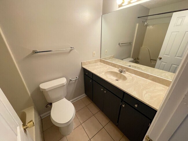 Photo - 1004 Creekside Pl