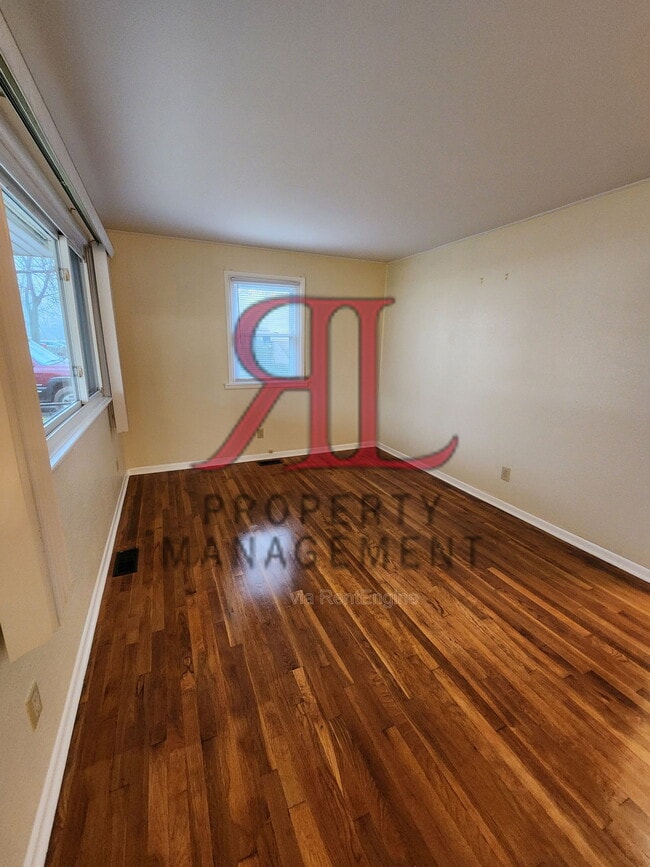 Photo - 2436 Charlemagne St