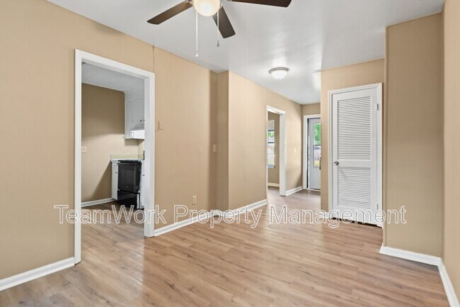 Photo - 260 Dorchester Manor Blvd
