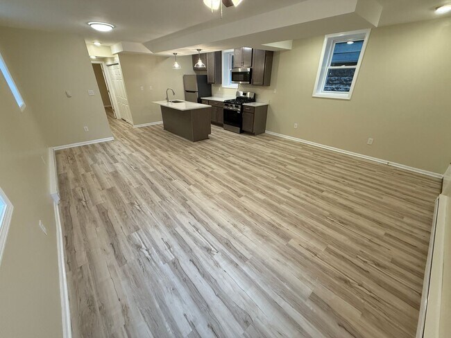 Photo - 2537-39 N. Weil St. Unidad 2539 N. Weil St. - Lower