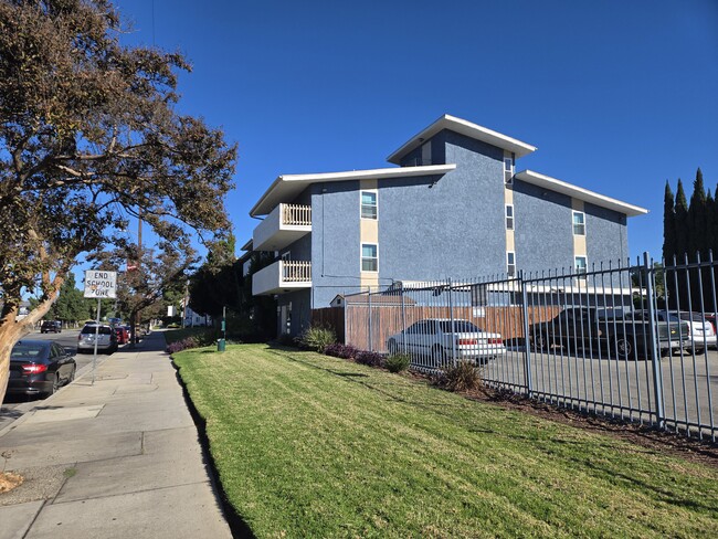 Building Photo - Reflections at Sepulveda