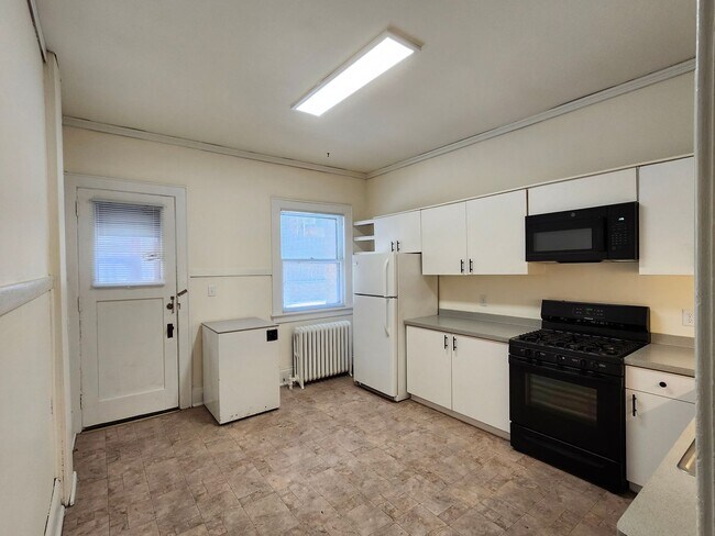 Photo - 127 E Johnson St Unit 1