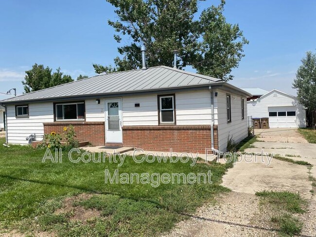 Building Photo - 1975 Riverside Dr Rental