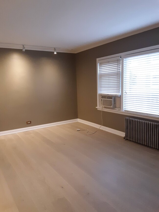 Building Photo - 426 Elmwood Ave Unit 2 Rental