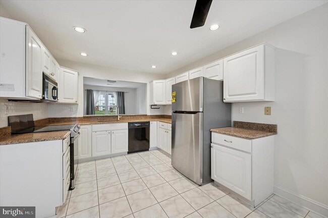 Building Photo - 5201 Plantation Ct Rental