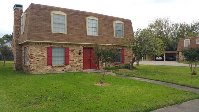 2 Story Townhouse with fenced yard - 1907 W Shields Dr Townhome