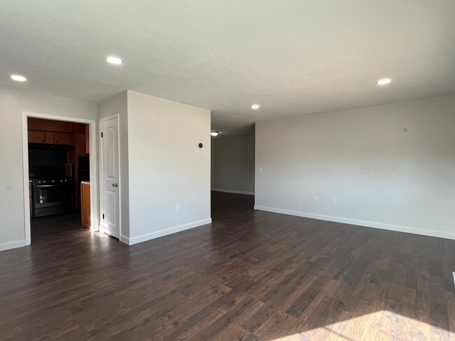 Sala de estar - 1618 E 3rd Ave