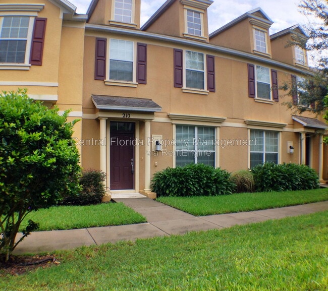 Photo - 210 Silverglen Ln