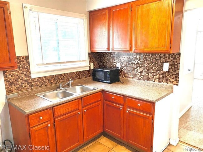 Photo - 22011 Blackstone St