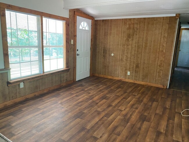 Photo - 474 Whitehall Rd