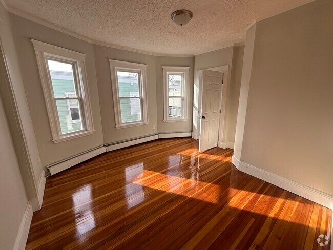 Building Photo - 40 Temple St Unit 1 Rental