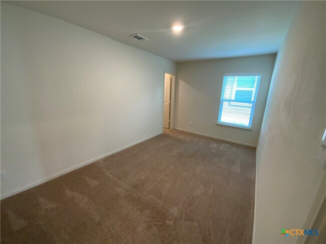 Photo - 208 Allington Cir