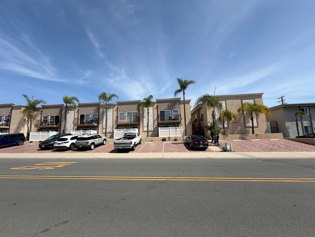 Building Photo - Beautiful 1BD w/ Reserved Parking and Laundry On-Site in Pacific Beach! Unit B27