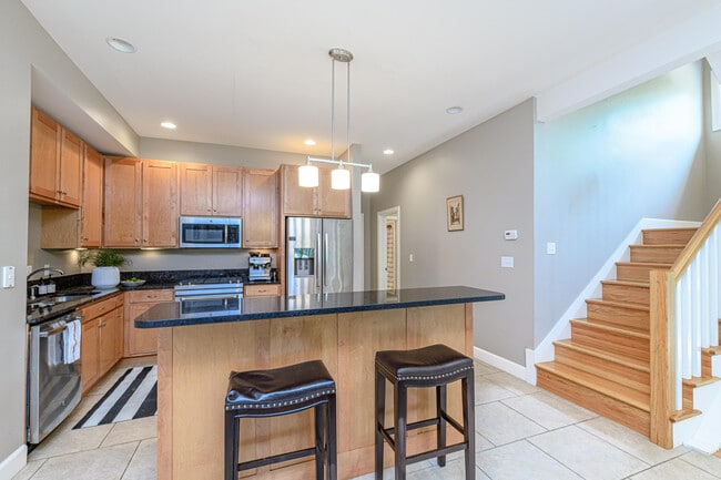 Building Photo - 2 E Clarkson Rd Unit B