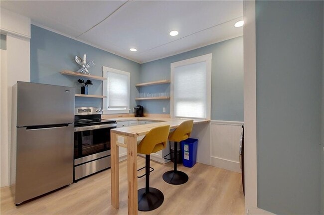Building Photo - 382 Spring St Unit 3 Rental