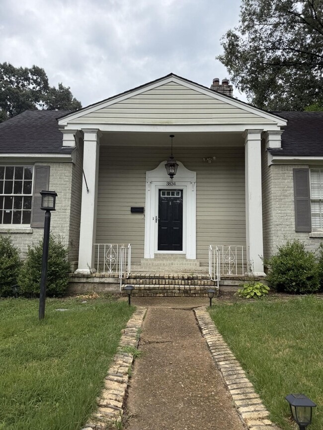 Building Photo - 3834 Kenwood Ave