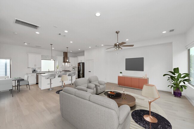 Photo - 615 Oakley St