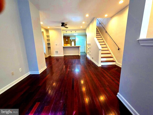 Photo - 757 Girard St NW