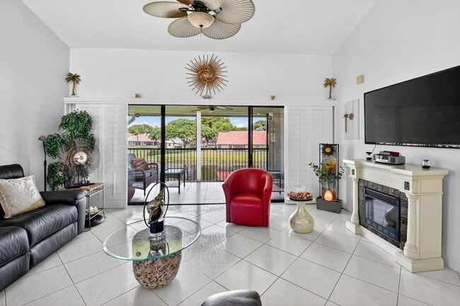 Photo - 7693 Lexington Club Blvd Unidad C