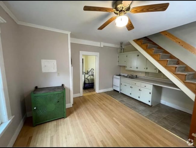 Building Photo - 115 Summer St Rental
