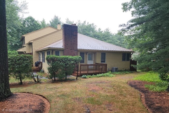 Building Photo - 24 E Bluff Rd Unit 24