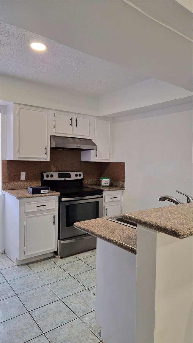 Photo - 8316 Beechnut St