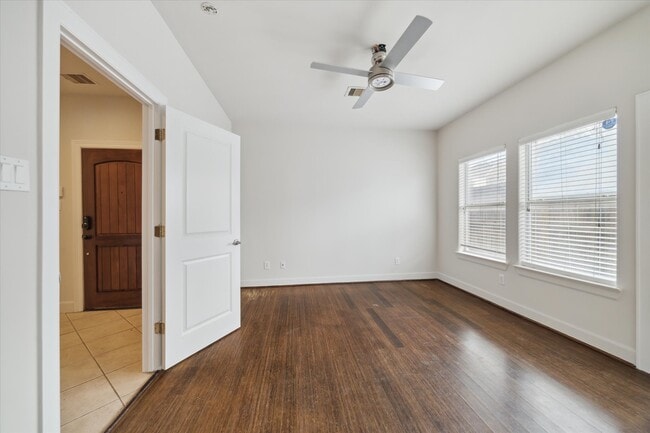 Photo - 3041 Clinton Dr