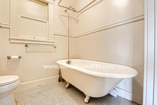 Paramount Apartments