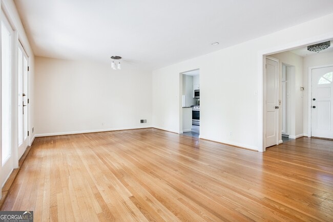 Photo - 1655 Ridgewood Dr NE