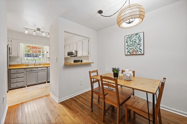 Photo - Park Flex Stays-Woodcroft Furnished Townhome! Utilities included - Available for variable term le...