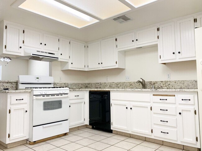 Photo - 940 W Graaf Ave Unidad A