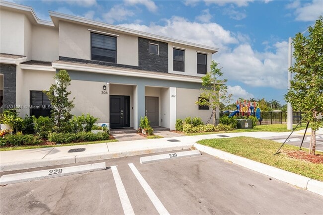 Photo - 302 NE 1st Ave Townhome