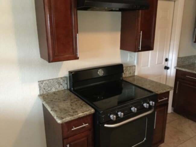 Photo - 10918 Starkey Rd