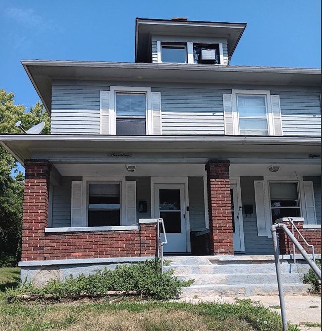 15 W Hudson Ave