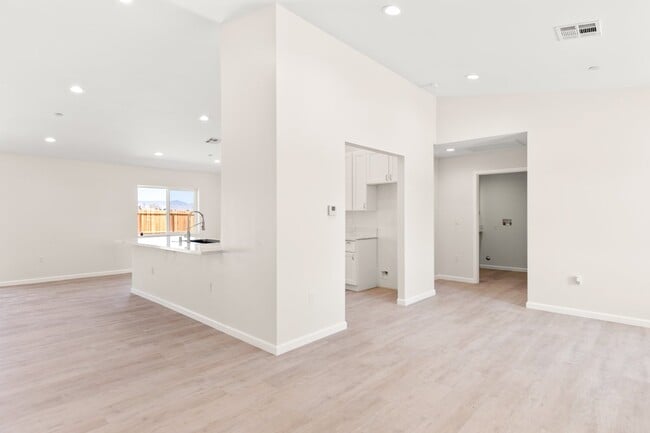 Photo - 21471 Reed Pl