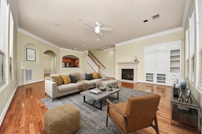 Photo - 605 W Polk St Unit B