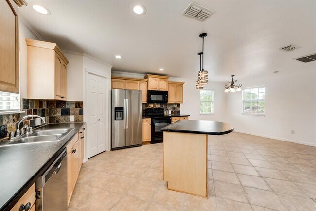 Photo - 633 Rose Garden Dr