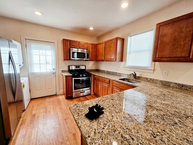 Building Photo - 35 Pratt St Unit 11