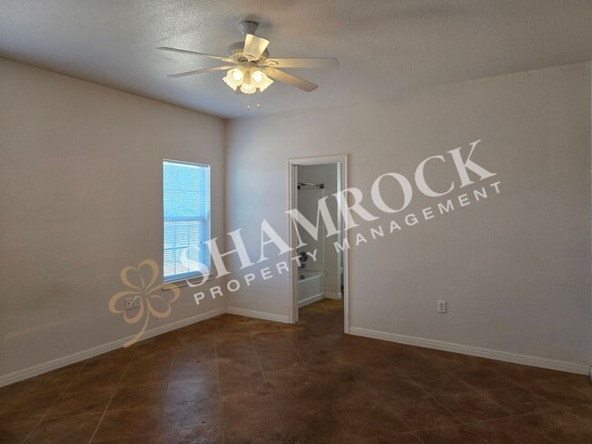Photo - 3057 Clydesdale Way