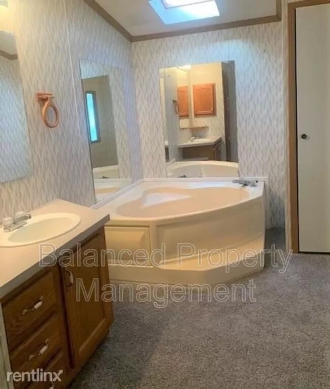 Photo - Nice, large, mobile home on outskirts of T...