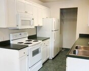 Full Kitchen 2/1.5 Chamberlain