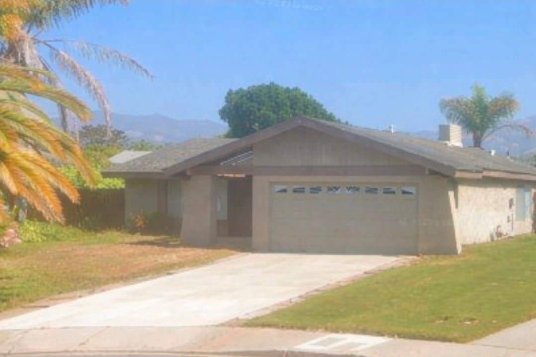 Photo - 352 Hillsboro Way