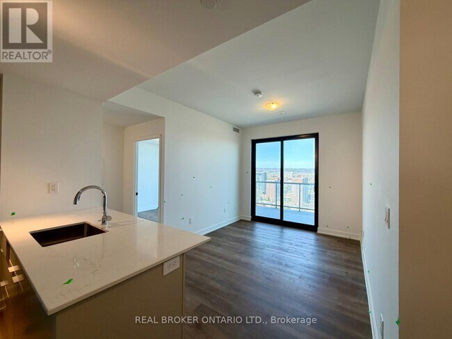 Photo - 2075 Lakeshore Rd. Unit 1901