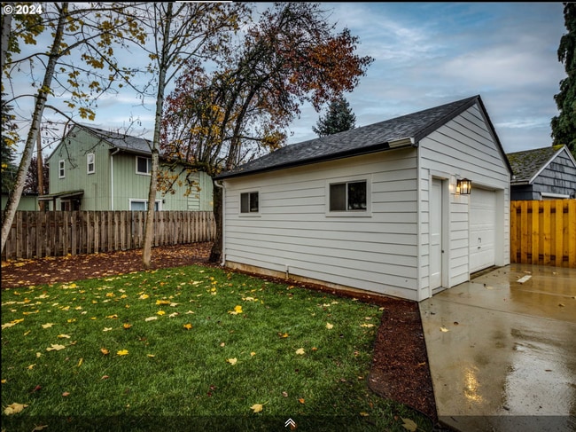 garage and backyard - 3805 E 11th St Unit A