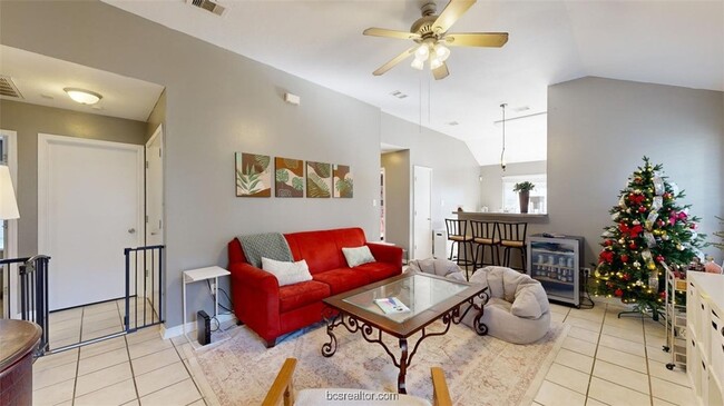 Photo - 806 Azalea Ct