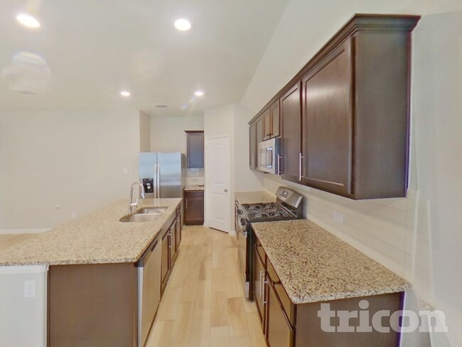 Photo - 810 Silverbell St