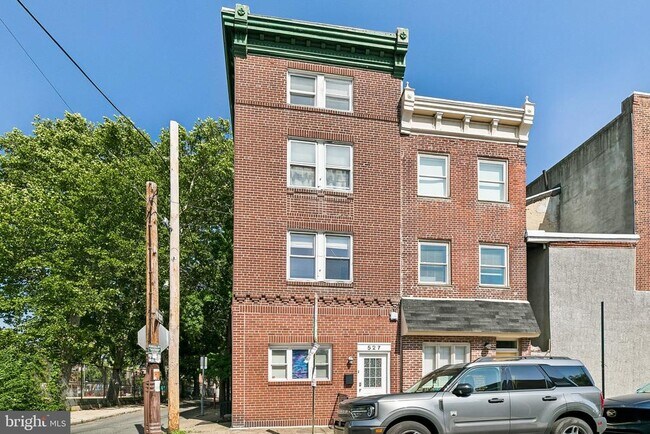 Building Photo - 527 S 7th St
