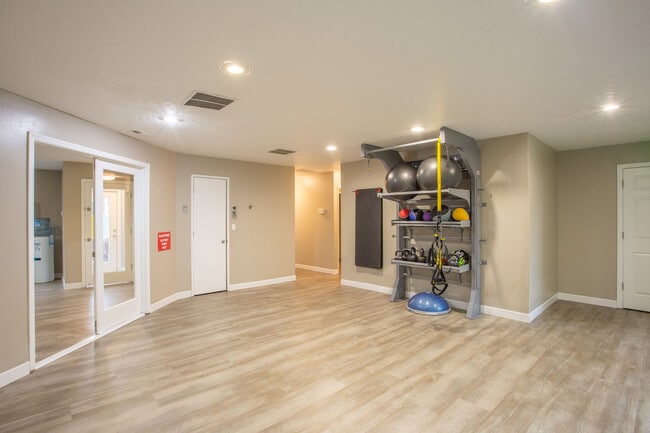 Photo - Silver Oak Apartments